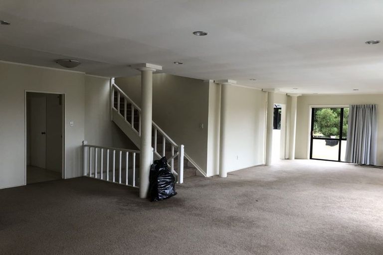 Photo of property in 11 Murano Place, Chatswood, Auckland, 0626