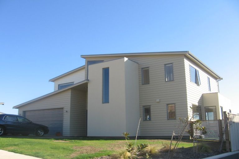 Photo of property in 28 Endeavour Drive, Whitby, Porirua, 5024