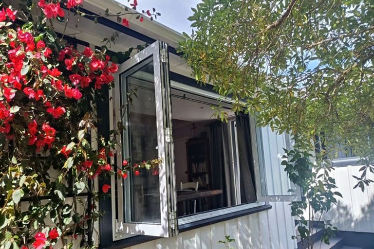 Photo of property in 84 Govett Avenue, Frankleigh Park, New Plymouth, 4310