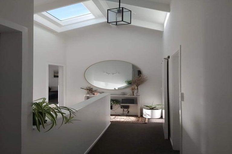 Photo of property in 24 Bedford Street, Northland, Wellington, 6012