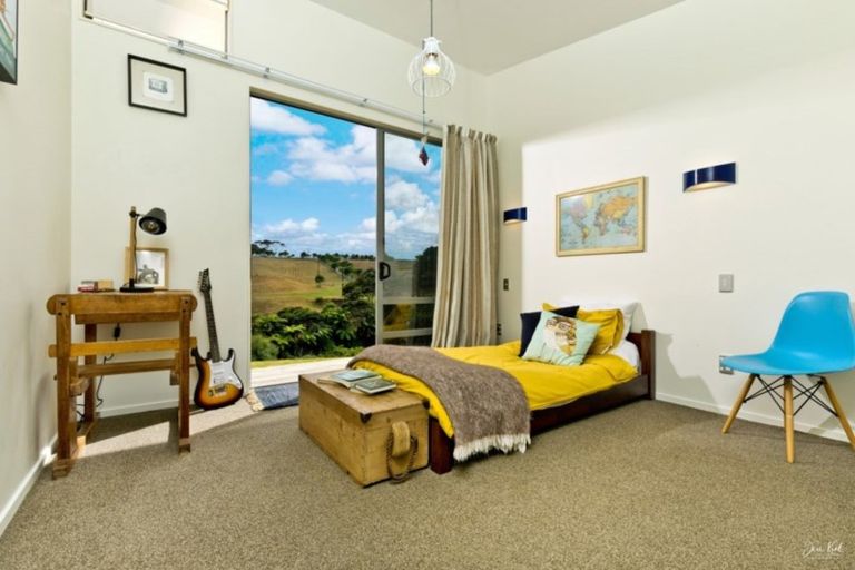 Photo of property in 126 Taiapa Road, Muriwai, 0881