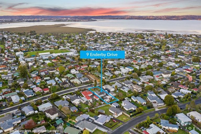 Photo of property in 9 Enderby Drive, Te Atatu Peninsula, Auckland, 0610