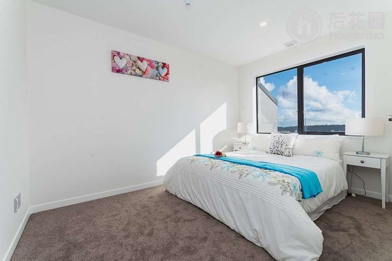 Photo of property in 5 Lilac Lane, Oteha, Auckland, 0632