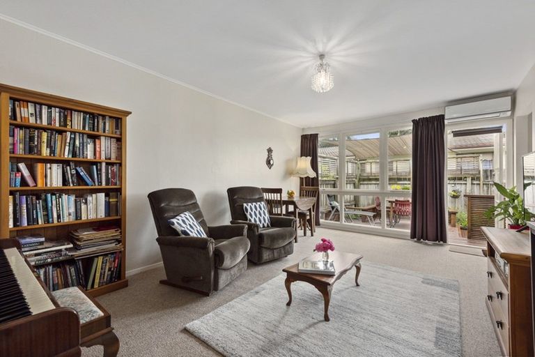 Photo of property in 1/15 Lane Street, Wallaceville, Upper Hutt, 5018