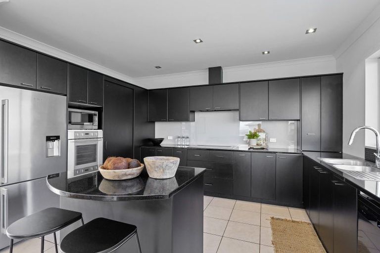 Photo of property in 37 Highcrest Heights, Westmorland, Christchurch, 8025