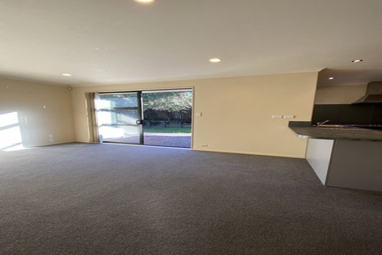Photo of property in 6 Marbella Crescent, Oteha, Auckland, 0632