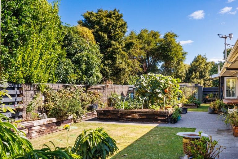 Photo of property in 16 Mudgway Place, Awapuni, Palmerston North, 4412