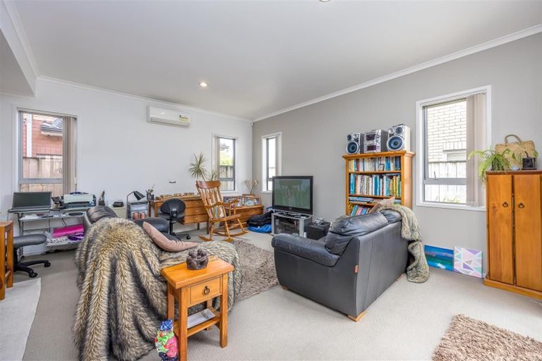 Photo of property in 83 Fields Parade, Oteha, Auckland, 0632