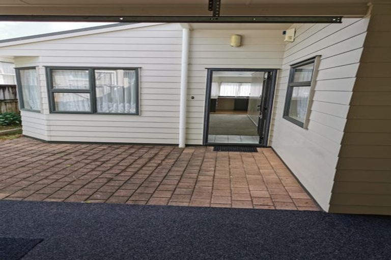 Photo of property in 70 Sturges Road, Henderson, Auckland, 0612