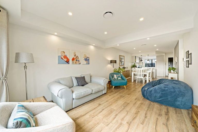 Photo of property in 15 Moki Place, Long Bay, Auckland, 0630
