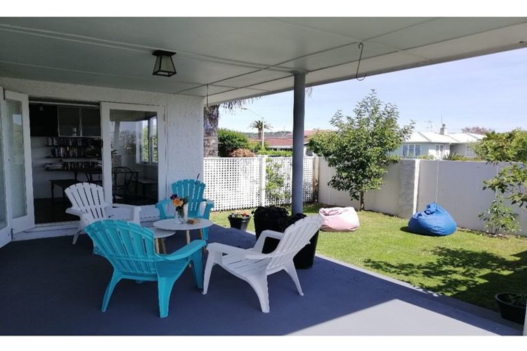 Photo of property in 1 Chester Place, Taradale, Napier, 4112