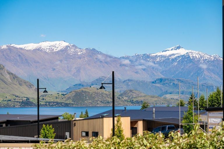 Photo of property in 6 Akitu Rise, Wanaka, 9305