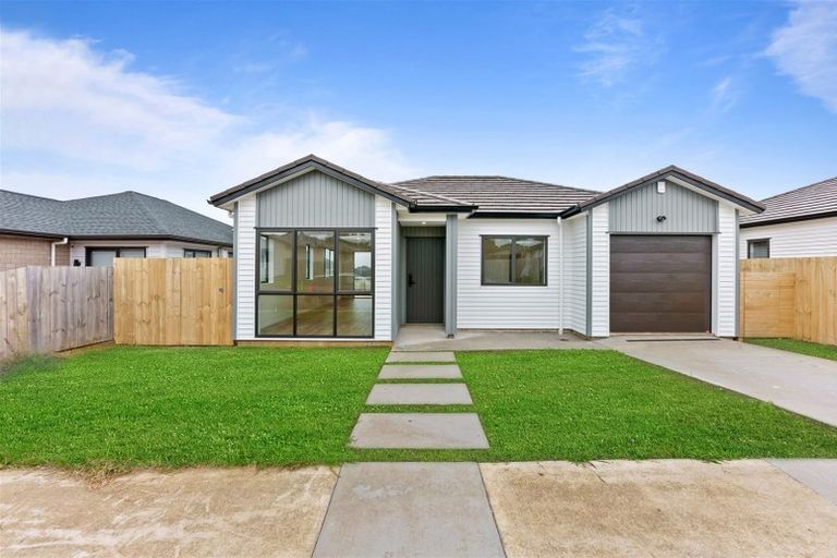 Photo of property in 4 Parton Road, Pukekohe, 2120