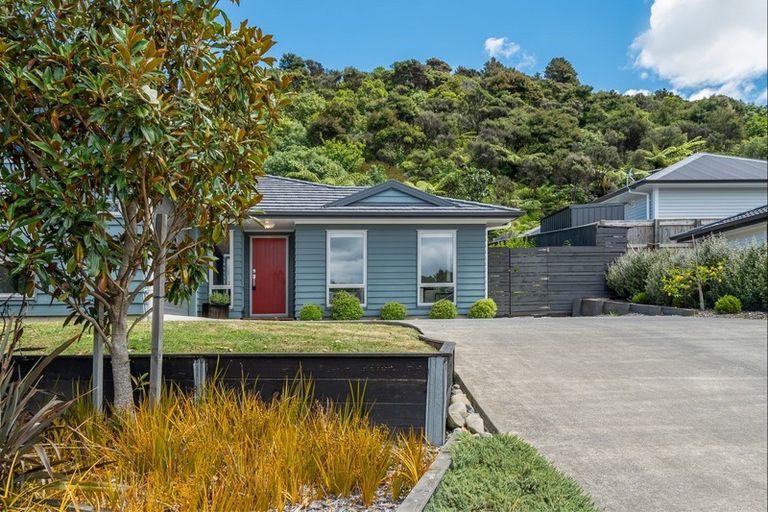 Photo of property in 27 Kurth Crescent, Silverstream, Upper Hutt, 5019