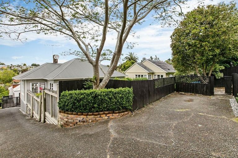 Photo of property in 53 Kurahaupo Street, Orakei, Auckland, 1071