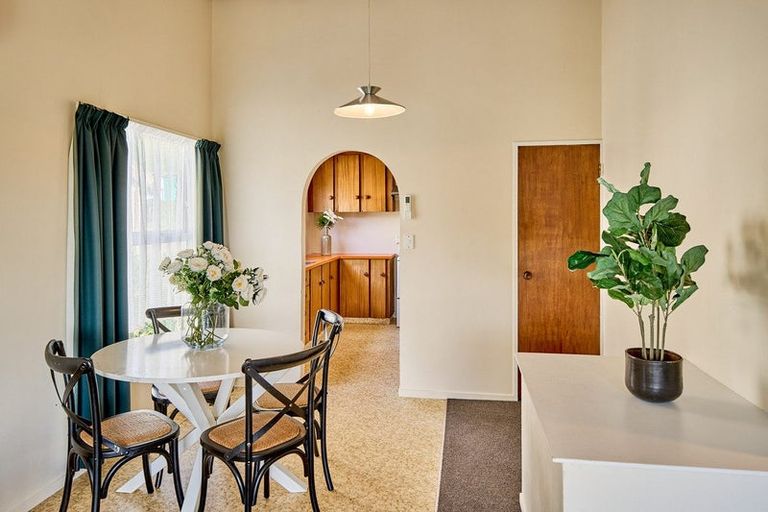 Photo of property in 34a Colchester Crescent, Newlands, Wellington, 6037