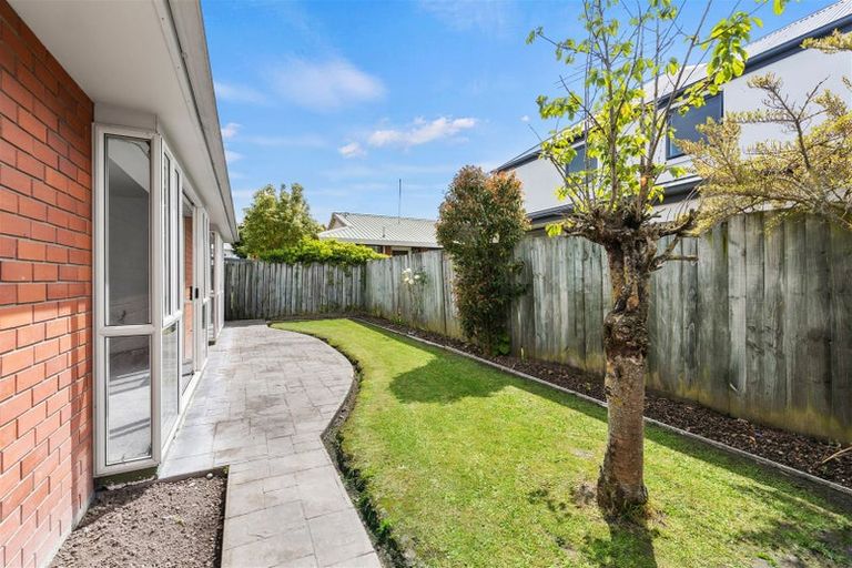 Photo of property in 2/51 Picton Avenue, Riccarton, Christchurch, 8011
