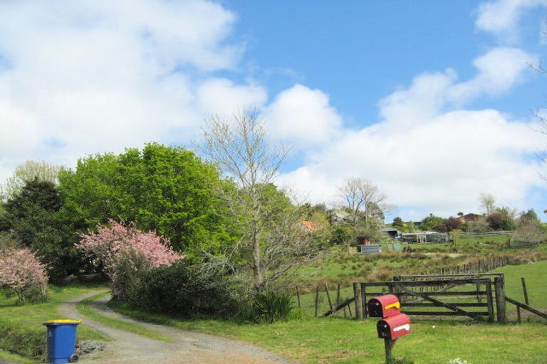 Photo of property in 5 Anzac Valley Road, Waitakere, Auckland, 0816