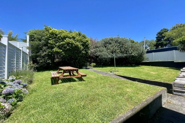 Photo of property in 9 Lismore Street, Strandon, New Plymouth, 4312