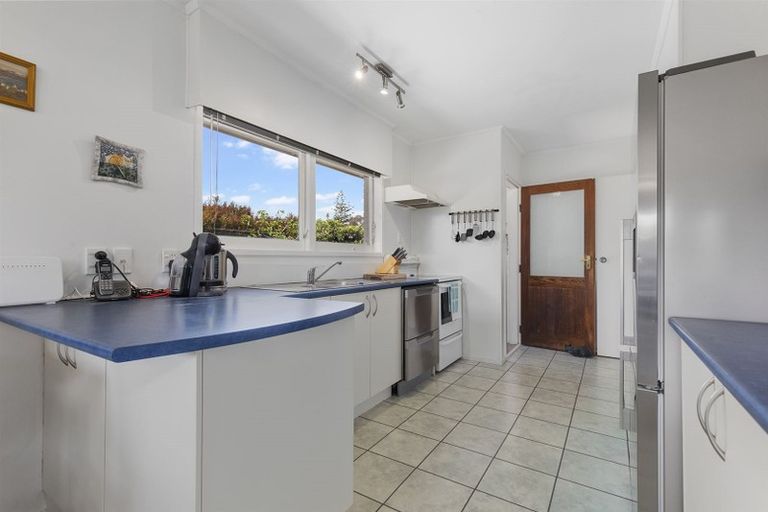 Photo of property in 10 Whiteacres Drive, Sunnyhills, Auckland, 2010