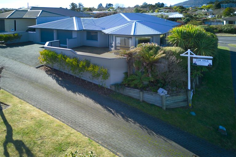 Photo of property in 2/94 Harvey Street, Waipahihi, Taupo, 3330