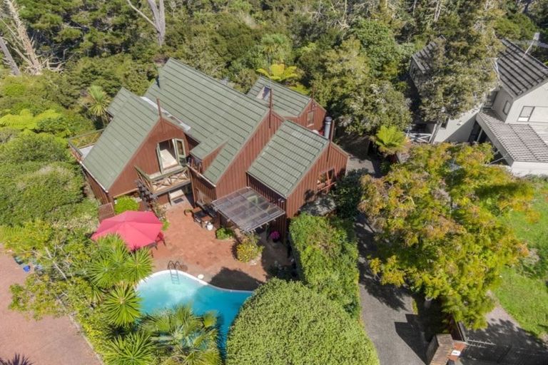 Photo of property in 24 Blundell Place, Chatswood, Auckland, 0626