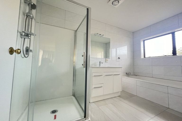 Photo of property in 124 Carnoustie Drive, Wattle Downs, Auckland, 2103