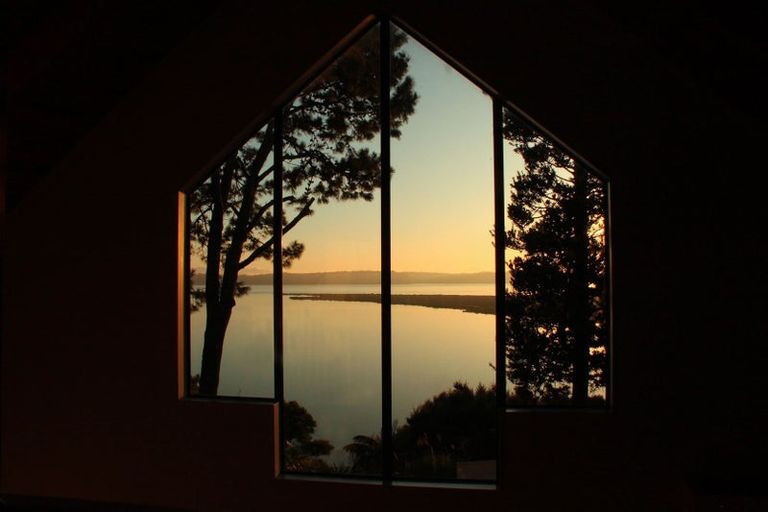 Photo of property in 215 West Harbour Drive, West Harbour, Auckland, 0618