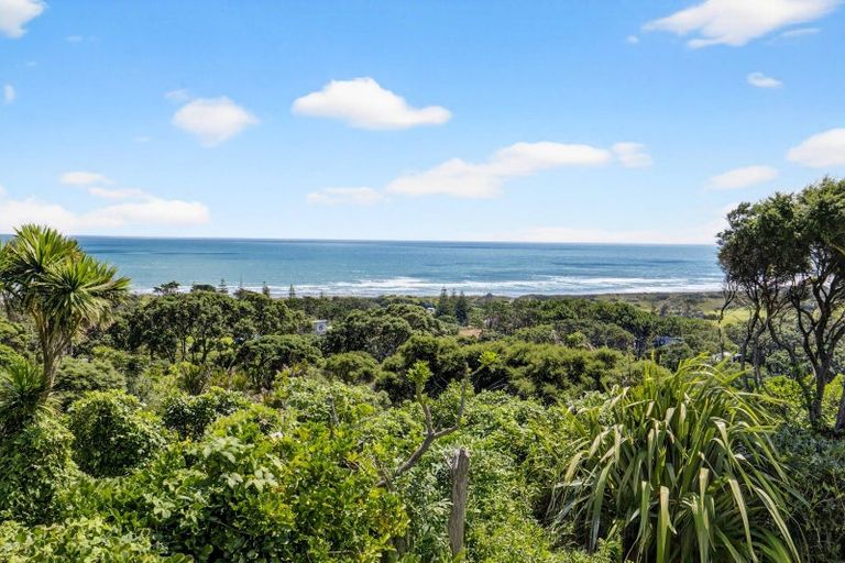 Photo of property in 72 Domain Crescent, Muriwai, 0881