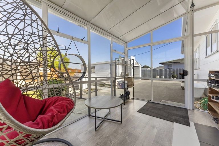 Photo of property in 26 Dunk Place, Milson, Palmerston North, 4414