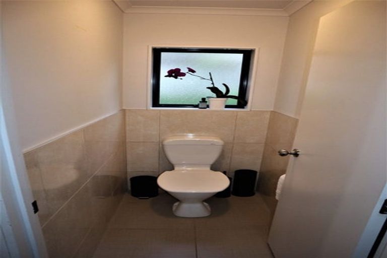 Photo of property in 10 Hinau Street, New Lynn, Auckland, 0600