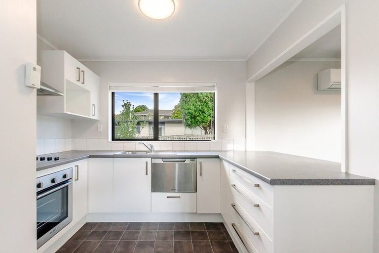 Photo of property in 10a Pohutukawa Crescent, Raumati Beach, Paraparaumu, 5032