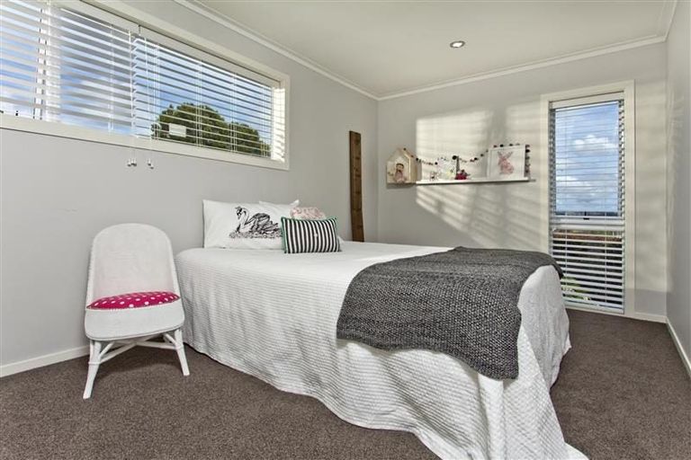 Photo of property in 98 Koraha Road, Kumeu, 0892