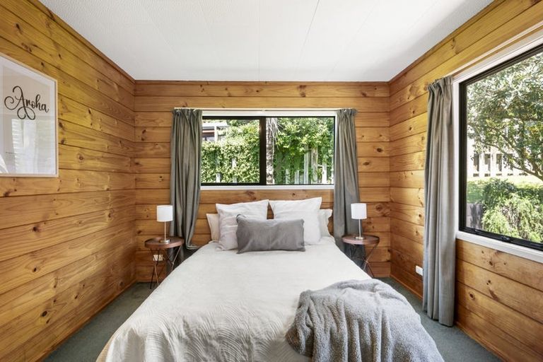 Photo of property in 1/8 Camilla Grove, Totara Vale, Auckland, 0629