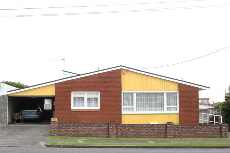 Photo of property in 20 Kowhai Street, Strandon, New Plymouth, 4312