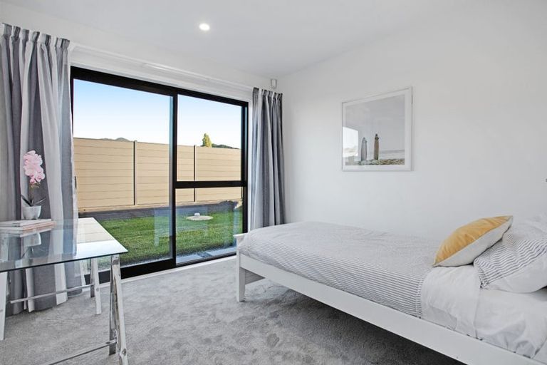 Photo of property in 1 Lamont Place, Waikanae, 5036