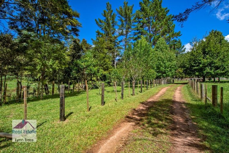 Photo of property in 1042 Ngunguru Road, Kiripaka, Whangarei, 0173