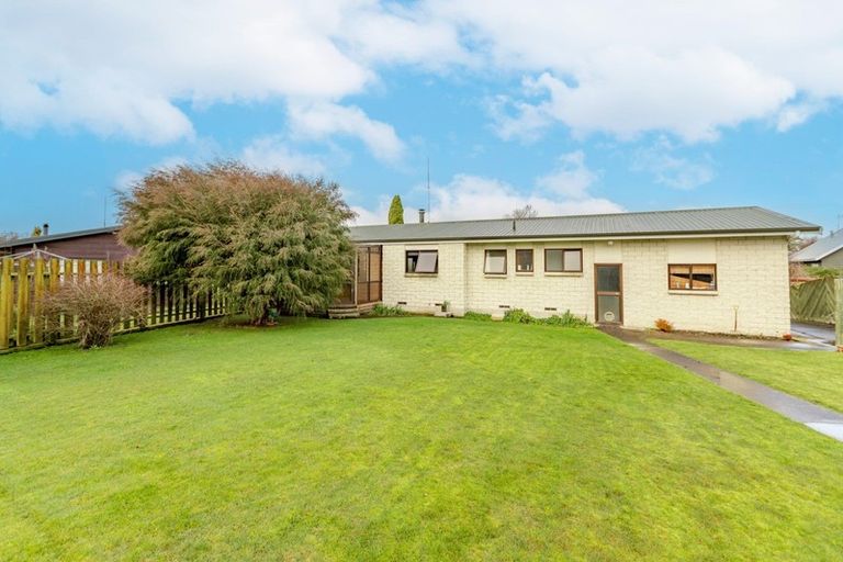Photo of property in 6 Willow Grove, Waipukurau, 4200