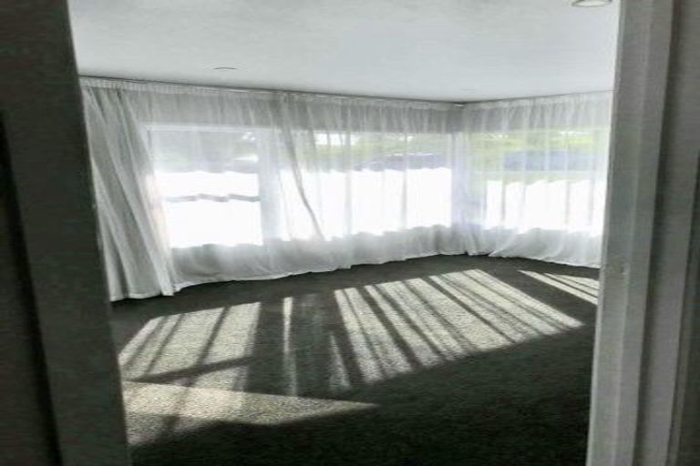 Photo of property in 1/5 Roberts Avenue, Bayswater, Auckland, 0622