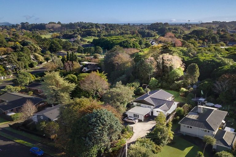 Photo of property in 73 Kohekohe Road, Waikanae, 5036