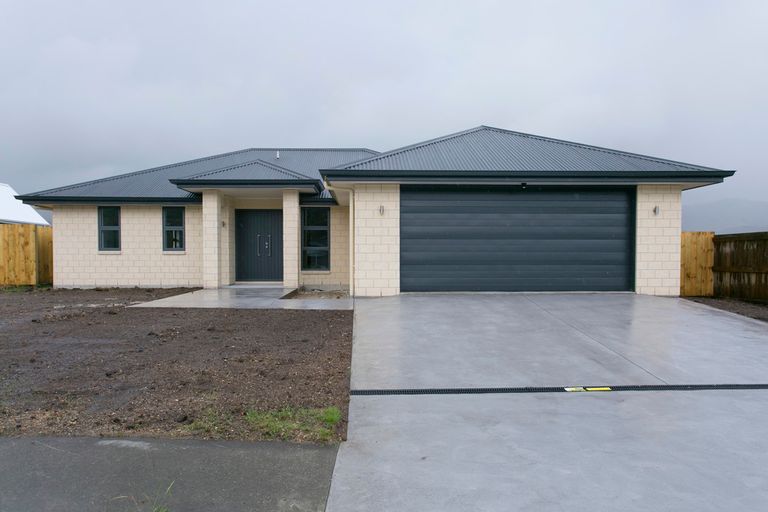 Photo of property in 28 Pukeko Way, Kinloch, Taupo, 3377
