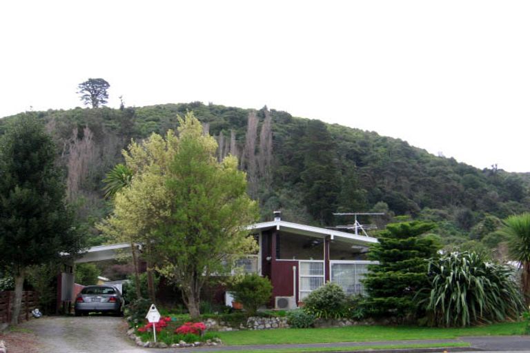 Photo of property in 7 Skipage Grove, Featherston, 5710