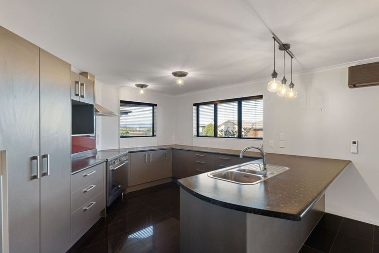 Photo of property in 6 Galea Grove, Kelvin Grove, Palmerston North, 4414