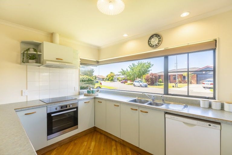 Photo of property in 3 Glen Loch Place, Paraparaumu, 5032