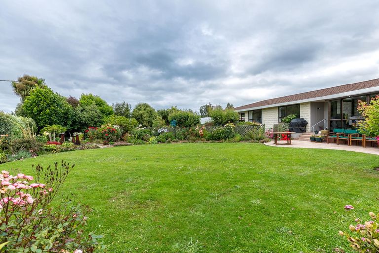 Photo of property in 23 Timaru Road, Waimate, 7924