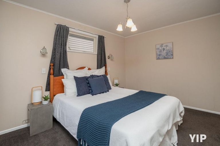 Photo of property in 48 Kenmore Street, Newlands, Wellington, 6037