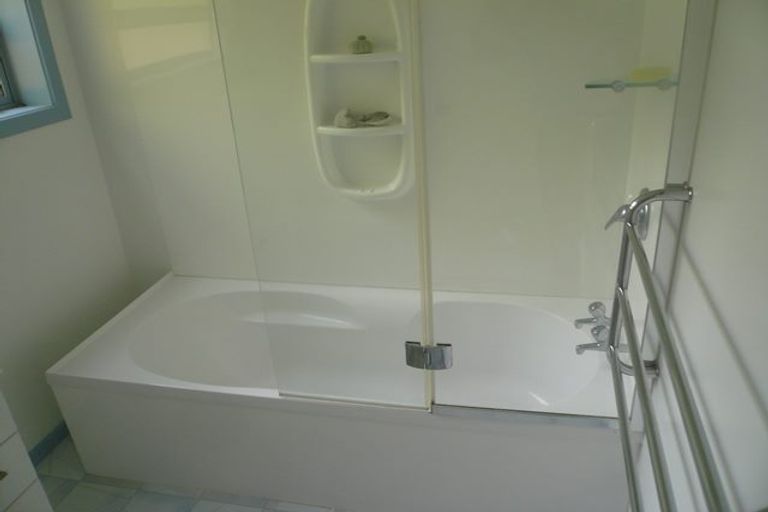 Photo of property in 312 Forest Hill Road, Waiatarua, Auckland, 0612