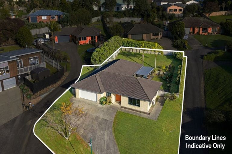 Photo of property in 40 Te Kauri Place, Helensville, 0800