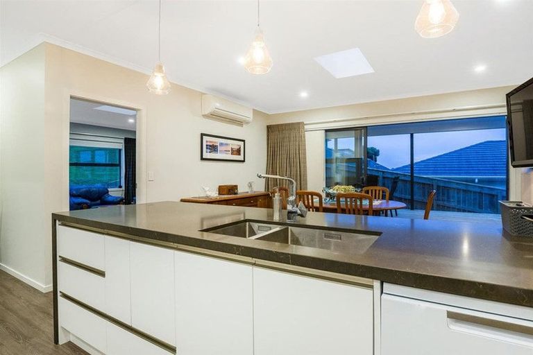 Photo of property in 12 Canary Way, Whitby, Porirua, 5024