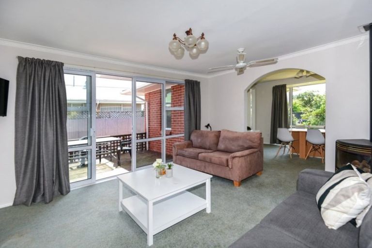 Photo of property in 64 Daniels Road, Redwood, Christchurch, 8051